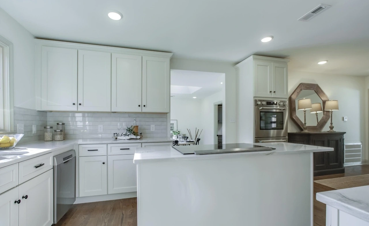 Kitchen by Scruffy City Construction Inc.